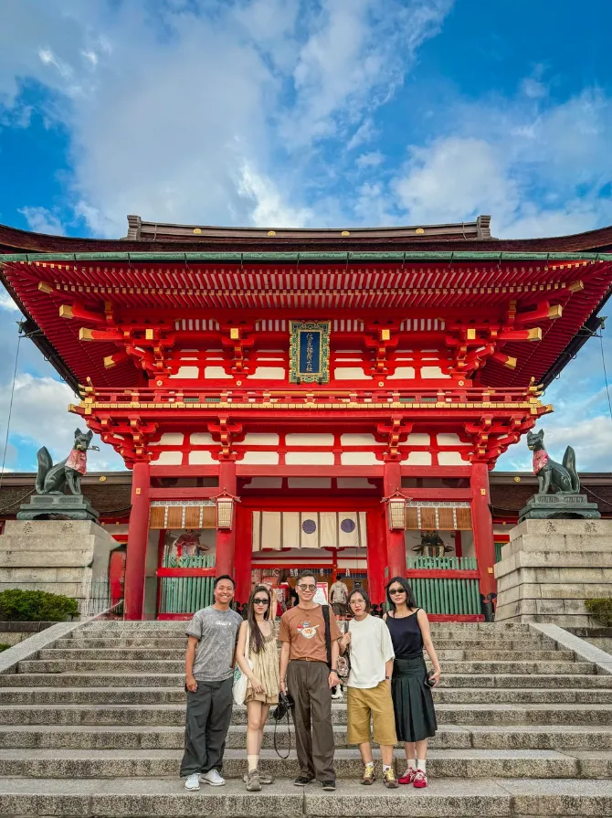 Đoàn khách 4 người tham gia private trip đón Tết tại Tokyo (Ảnh: Passport lounge).