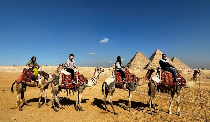 Đoàn khách tham gia private trip tại Ai Cập (Ảnh: Passport lounge).